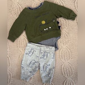 3-piece set (sweatshirt + short-sleeve onesie + pants) | Newborn | Carter’s